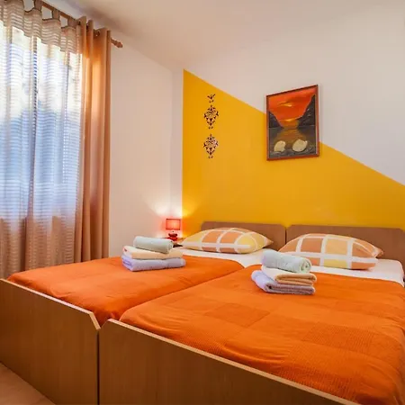 Aleks Apartment *