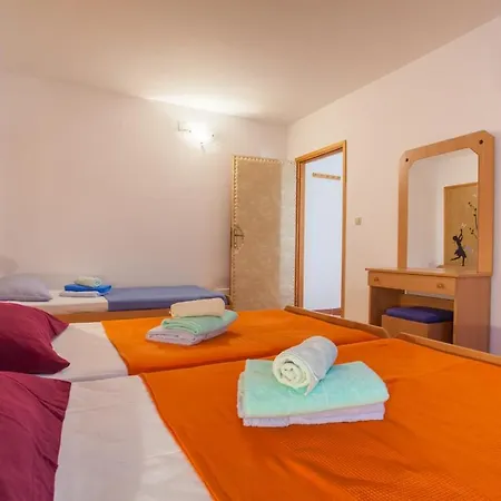 Aleks Apartment *